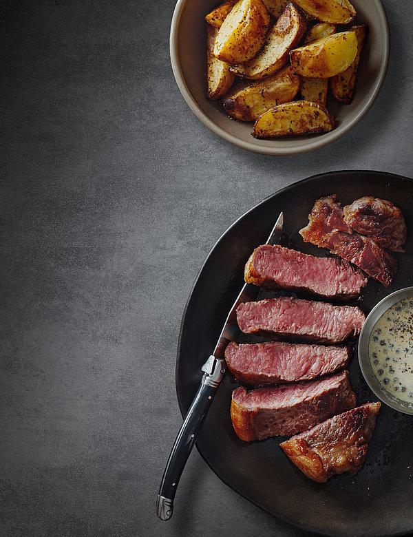 Filet  Mignon mit buntem  Pfeffer und Cognac-Sahne- Sauce