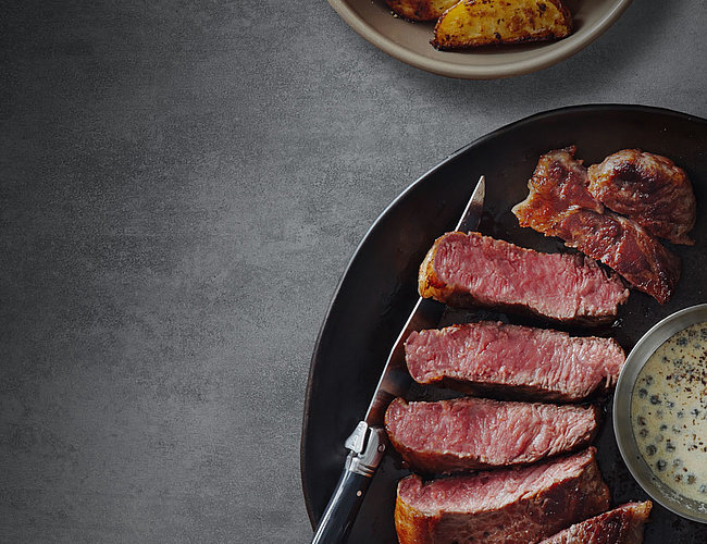 Filet  Mignon mit buntem  Pfeffer und Cognac-Sahne- Sauce