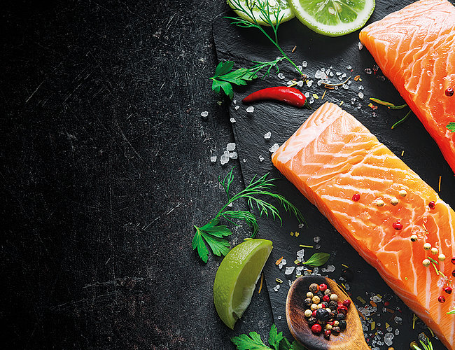­Gedämpfter Lachs mit Zitronen­gras, Ingwer und Chili